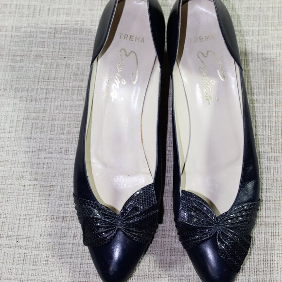 Evins Trema Navy Blue Leather 2" Heels Size: 9AA - Picture 2 of 6